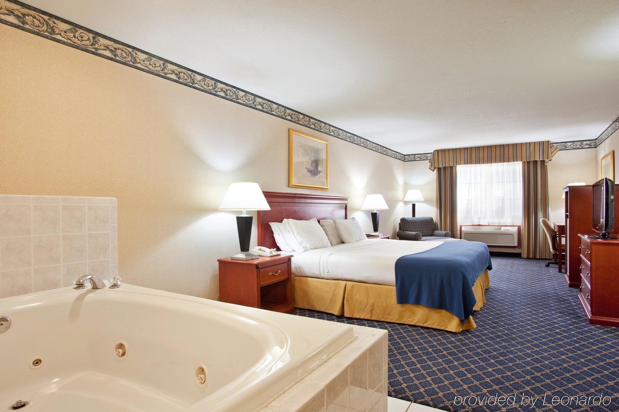 Holiday Inn Express & Suites Danville By Ihg Habitación foto